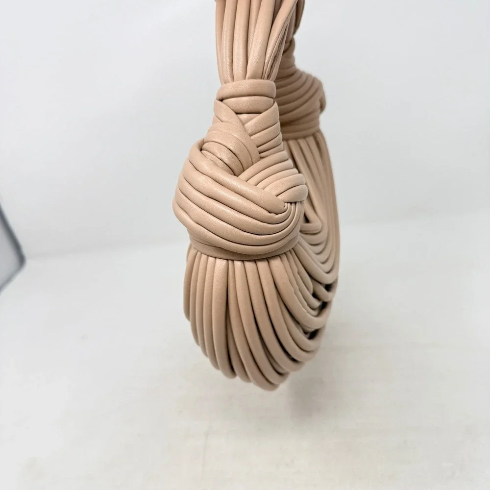 Unbranded knot handle